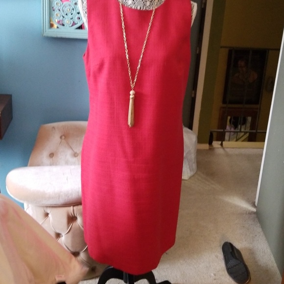 Tahari Dresses & Skirts - Red sleeveless lined dress by Tahari sz 12